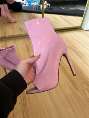 EUC Steve Madden elettra latex heeled pink booties